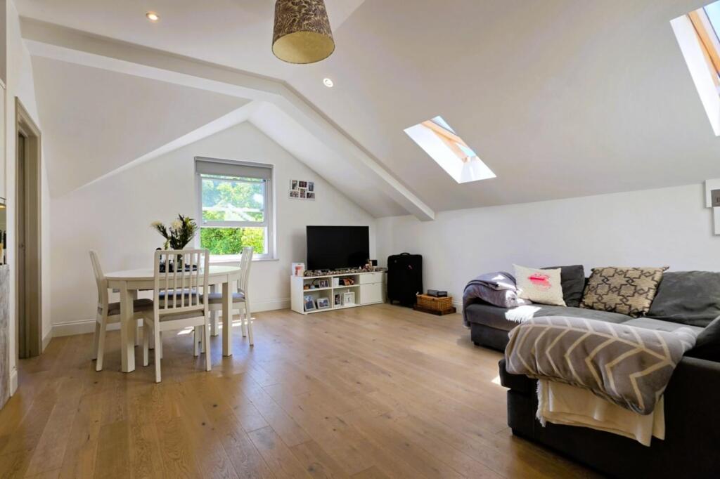 2 bed 1st Floor Flat for rent in Acton. From Rolfe East - Ealing