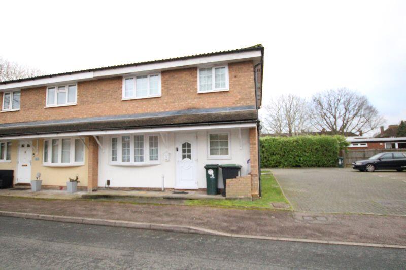 2 bed End of Terrace for rent in Northwood. From Slades Estate Agency - Carpenders Park