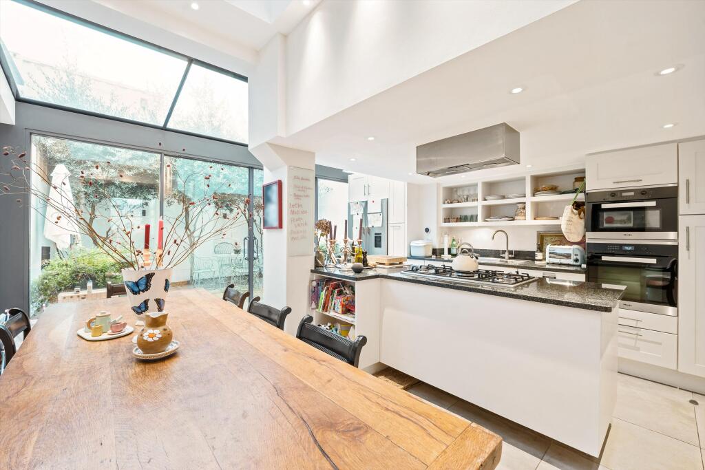 3 bed Mid Terraced House for rent in London. From Knight Frank - Notting Hill