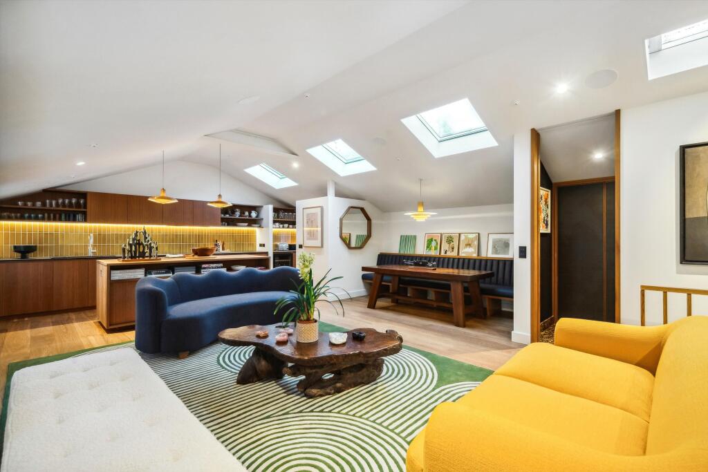 2 bed Mid Terraced House for rent in Paddington. From Knight Frank - Notting Hill