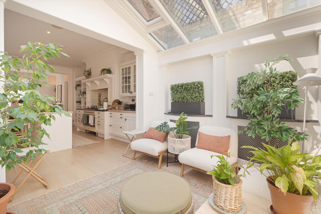 3 bed Mid Terraced House for rent in Kensington. From Knight Frank - Notting Hill 3 bed Mid Terraced House for rent in Kensington. From Knight Frank - Notting Hill