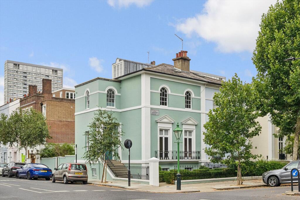 5 bed Detached for rent in Kensington. From Knight Frank - Notting Hill 5 bed Detached for rent in Kensington. From Knight Frank - Notting Hill
