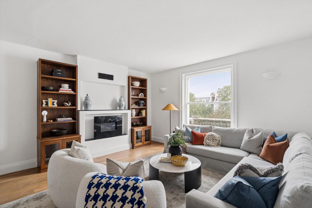 3 bed 1st Floor Flat for rent in London. From Knight Frank - Notting Hill