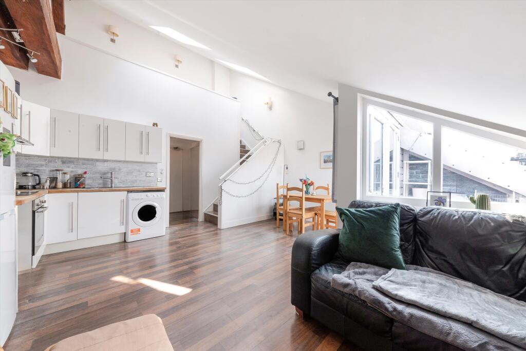 1 bed 1st Floor Flat for rent in Poplar. From Knight Frank - Lettings - Canary  Wharf