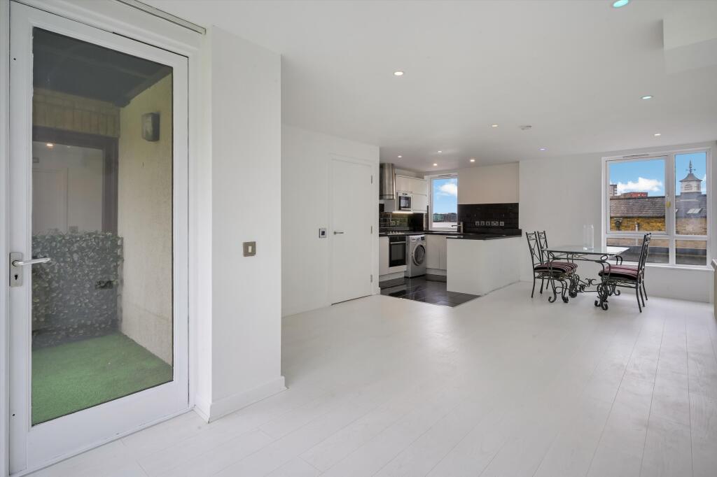 2 bed 1st Floor Flat for rent in London. From Knight Frank - Lettings - Canary  Wharf