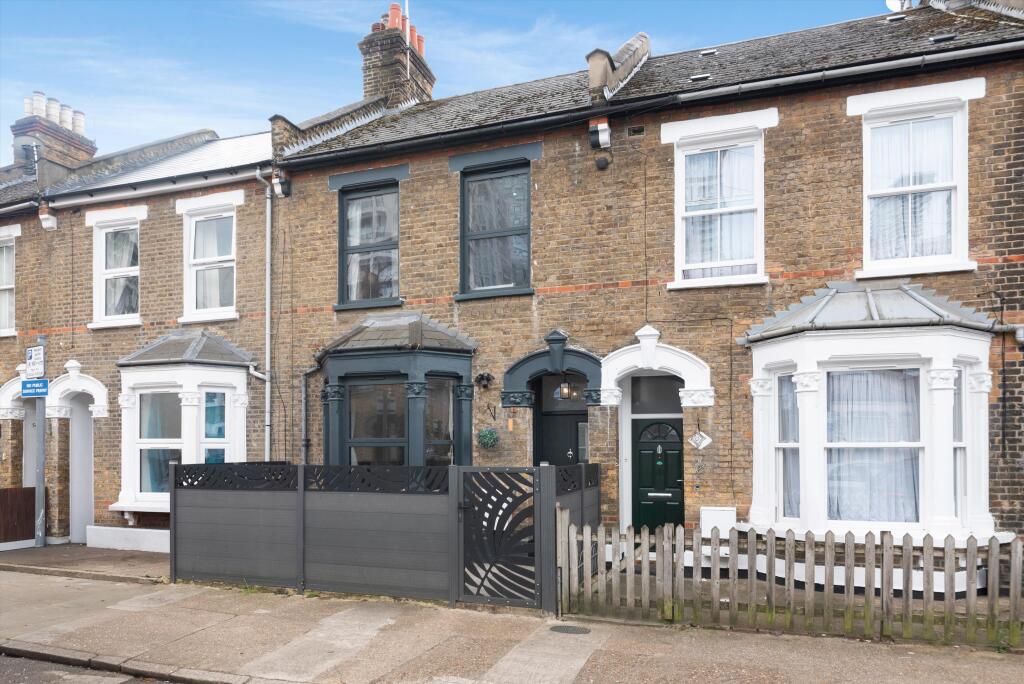 3 bed Mid Terraced House for rent in London. From Knight Frank - Lettings - Canary  Wharf