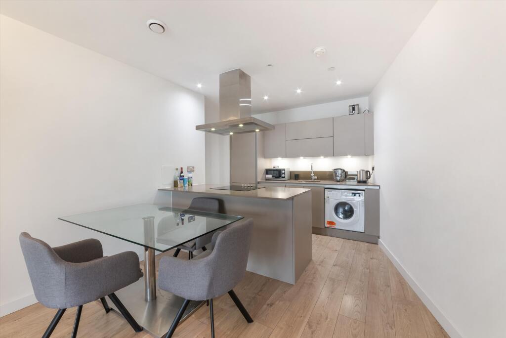 3 bed 1st Floor Flat for rent in London. From Knight Frank - Lettings - Canary Wharf 3 bed 1st Floor Flat for rent in London. From Knight Frank - Lettings - Canary Wharf
