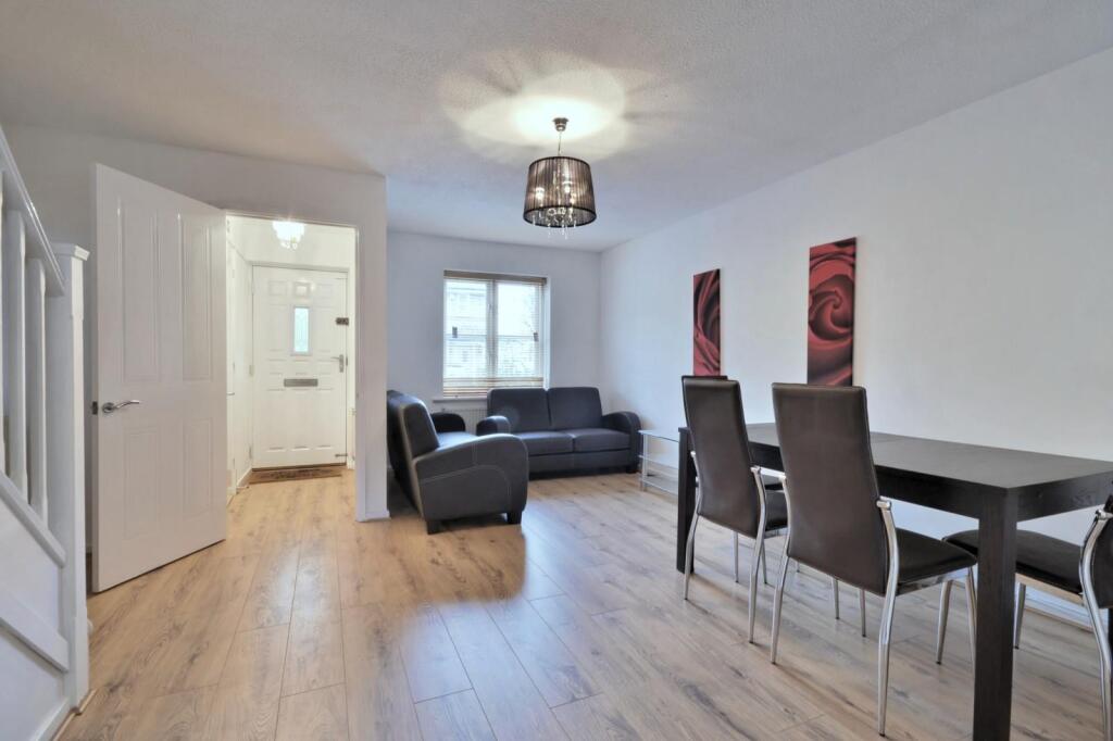 2 bed Mid Terraced House for rent in Poplar. From Knight Frank - Lettings - Canary  Wharf