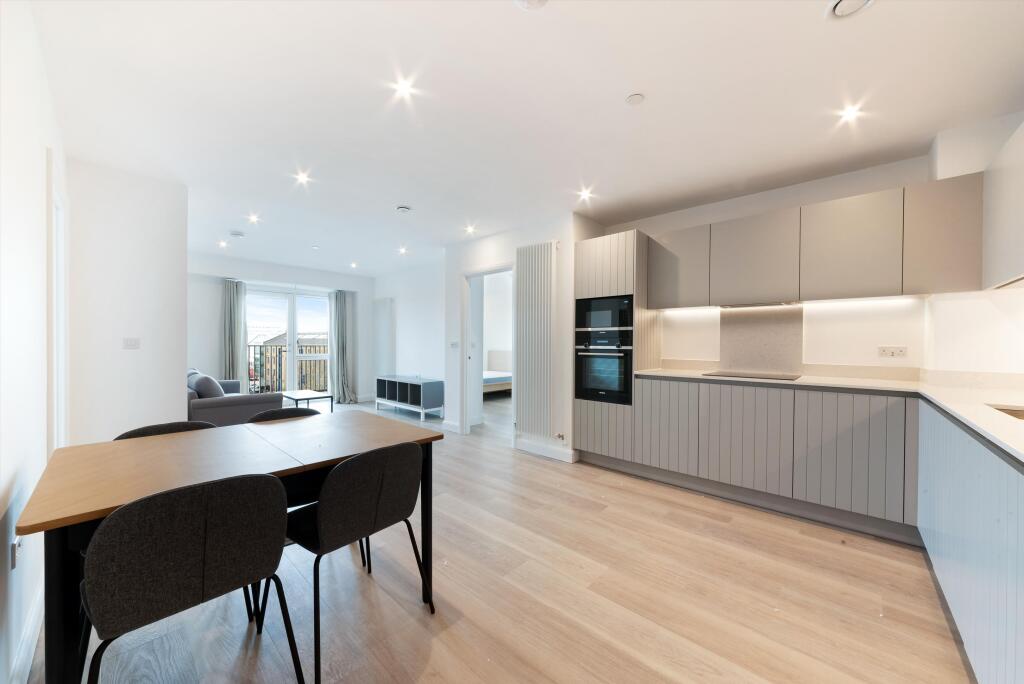 2 bed 1st Floor Flat for rent in London. From Knight Frank - Lettings - Canary  Wharf