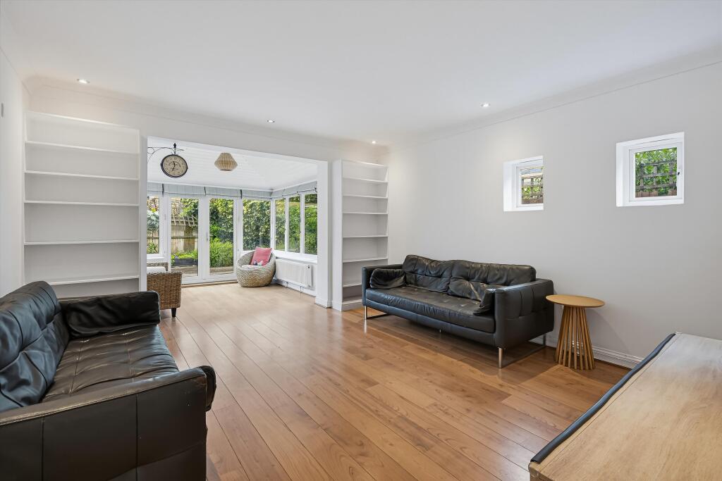 4 bed Mid Terraced House for rent in London. From Knight Frank - Lettings - Canary  Wharf