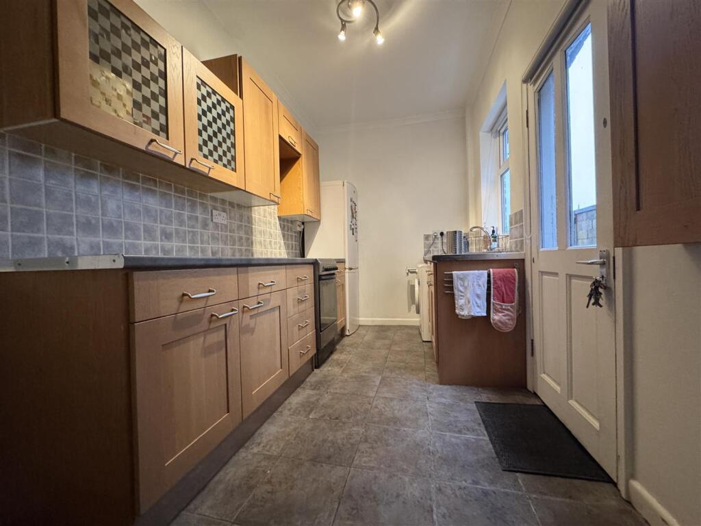 2 bed Mid Terraced House for rent in Smethwick. From Scriven & Co - Quinton