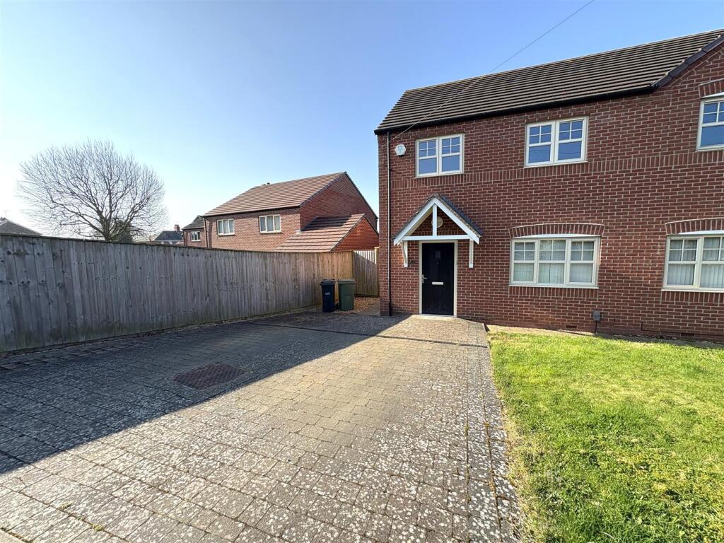 3 bed Semi Detached for rent in Halesowen. From Scriven & Co - Quinton 3 bed Semi Detached for rent in Halesowen. From Scriven & Co - Quinton