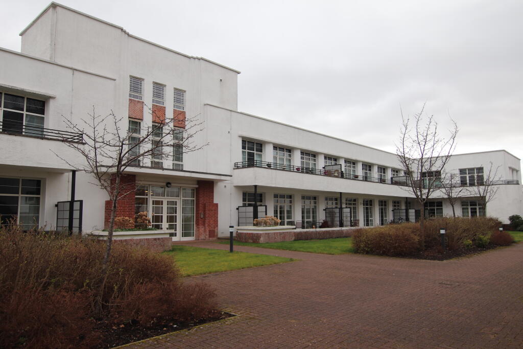 2 bed 1st Floor Flat for rent in Bearsden. From Slater Hogg & Howison Lettings - West End 2 bed 1st Floor Flat for rent in Bearsden. From Slater Hogg & Howison Lettings - West End
