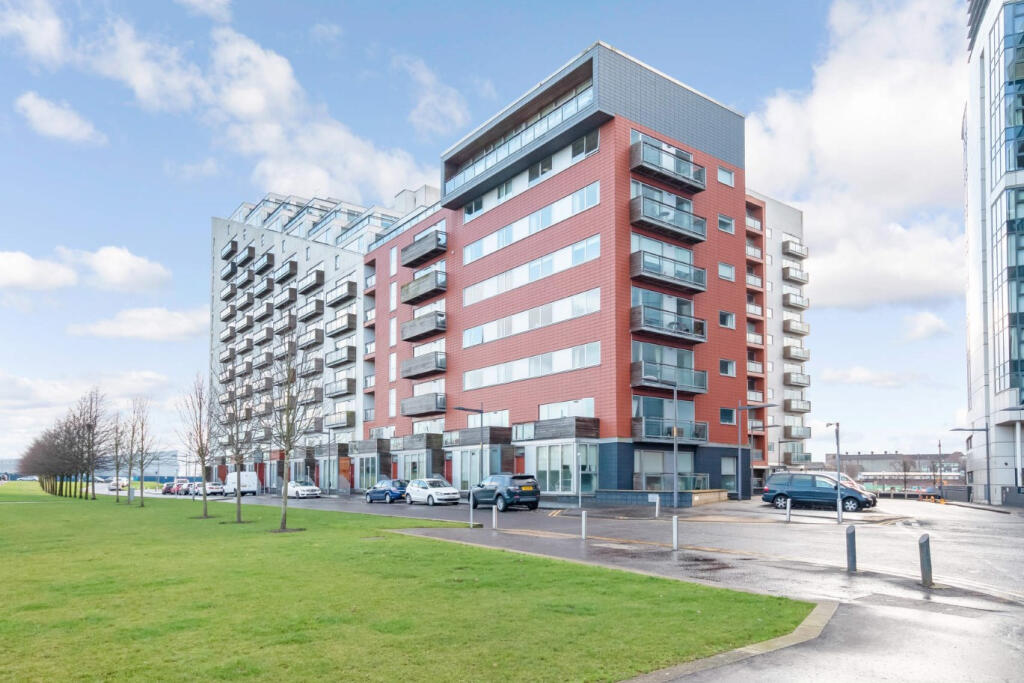 3 bed 1st Floor Flat for rent in Renfrew. From Slater Hogg & Howison Lettings - West End 3 bed 1st Floor Flat for rent in Renfrew. From Slater Hogg & Howison Lettings - West End