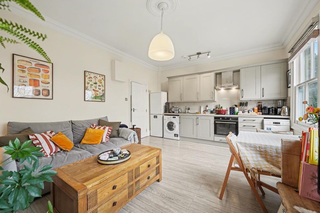 2 bed 1st Floor Flat for rent in London. From David Andrew - London - Holloway Road