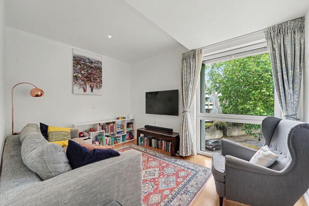 2 bed 1st Floor Flat for rent in Hampstead. From David Andrew - London - Holloway Road