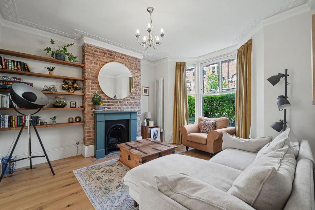 5 bed Mid Terraced House for rent in London. From David Andrew - London - Holloway Road