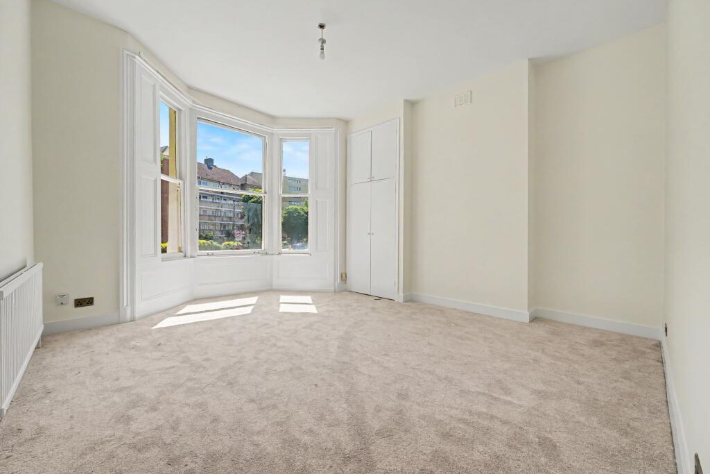 1 bed 1st Floor Flat for rent in Camden Town. From David Andrew - London - Holloway Road
