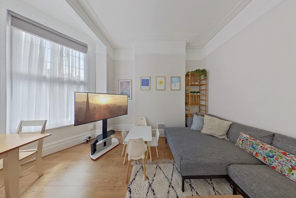 3 bed Apartment for rent in Hornsey. From David Andrew - London - Holloway Road