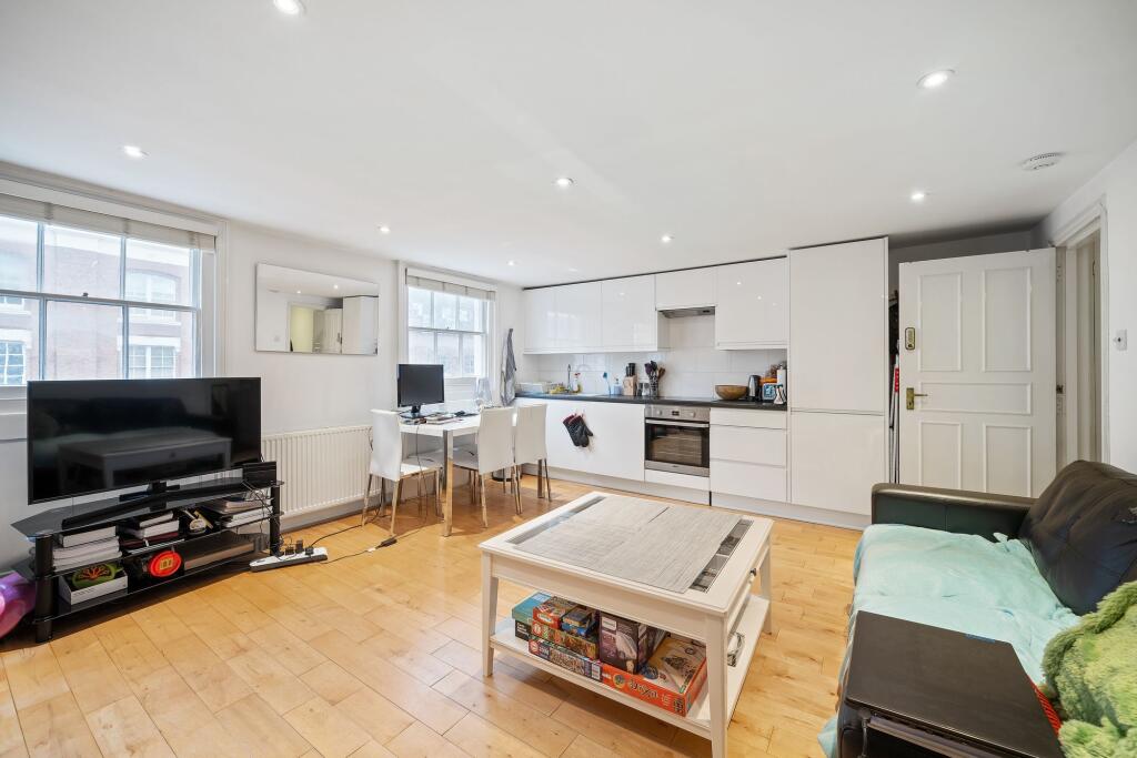1 bed 1st Floor Flat for rent in Camden Town. From David Andrew - London - Holloway Road
