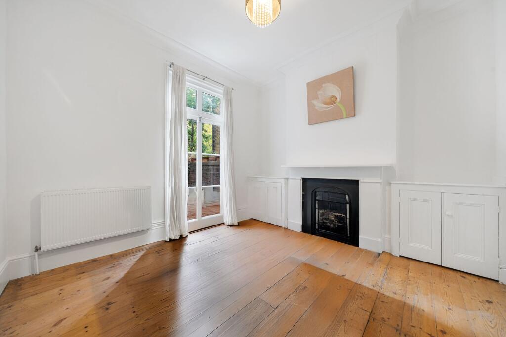 4 bed Mid Terraced House for rent in Hornsey. From David Andrew - London - Holloway Road