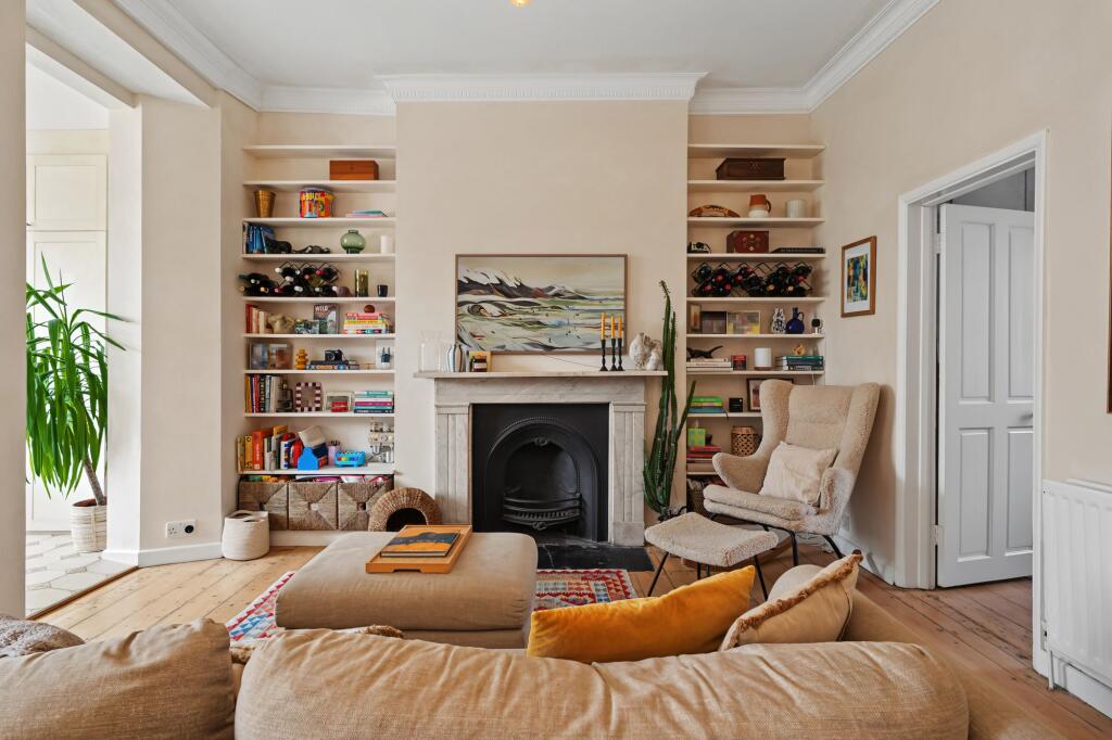 2 bed Apartment for rent in Camden Town. From David Andrew - London - Holloway Road