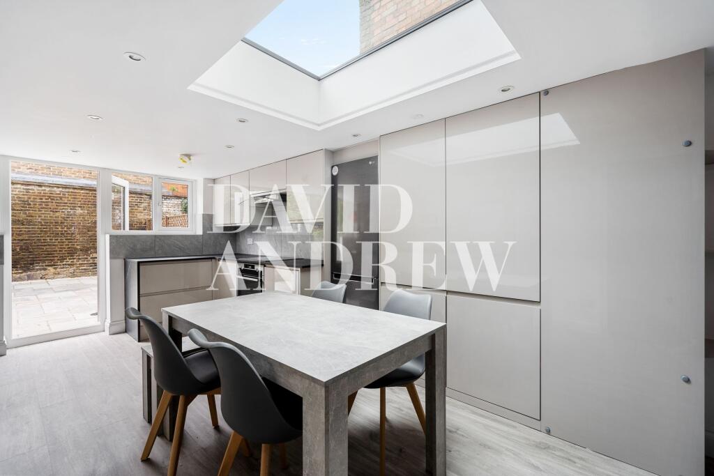 6 bed Mid Terraced House for rent in Stoke Newington. From David Andrew - London - Holloway Road