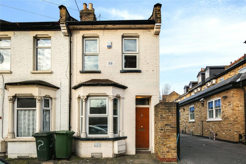 3 bed End Terraced House for rent in London. From Keatons - Stratford