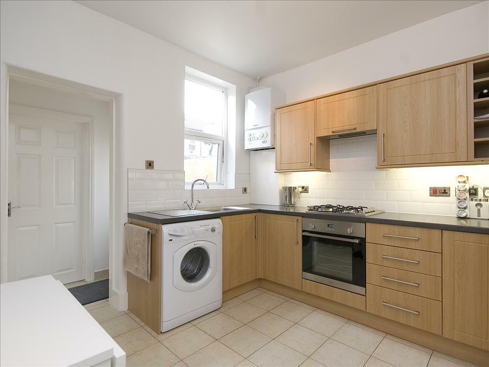 2 bed Detached House for rent in London. From Keatons - Stratford