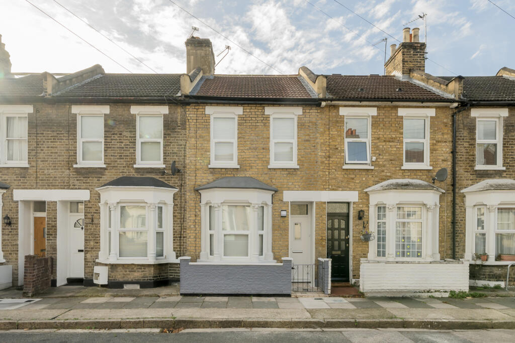 2 bed Mid Terraced House for rent in London. From Keatons - Stratford