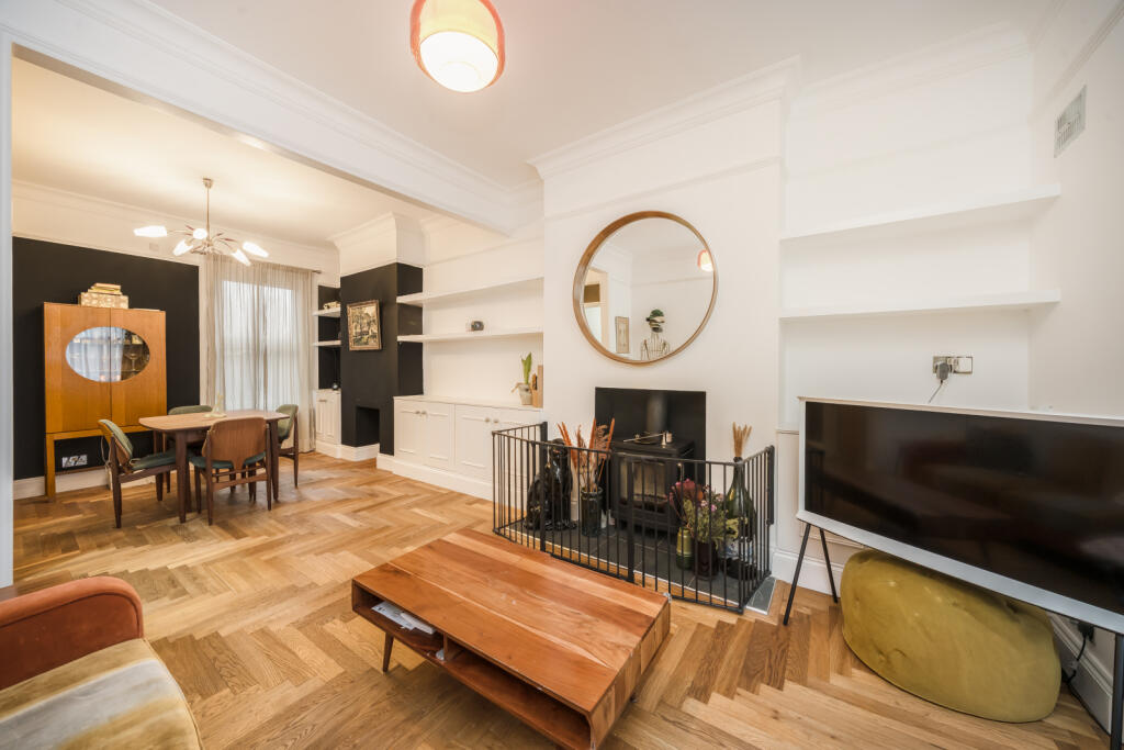 3 bed Mid Terraced House for rent in London. From Keatons - Stratford