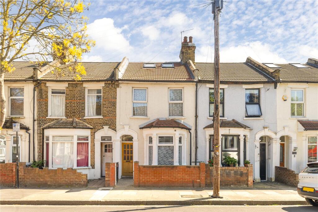 5 bed Mid Terraced House for rent in London. From Keatons - Stratford