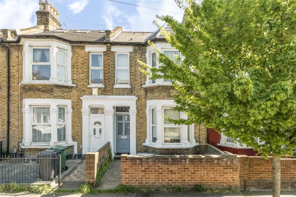 4 bed Mid Terraced House for rent in London. From Keatons - Stratford