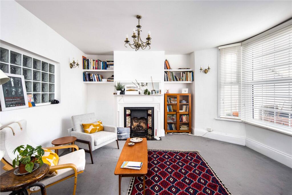 3 bed 1st Floor Flat for rent in Wanstead. From Keatons - Stratford