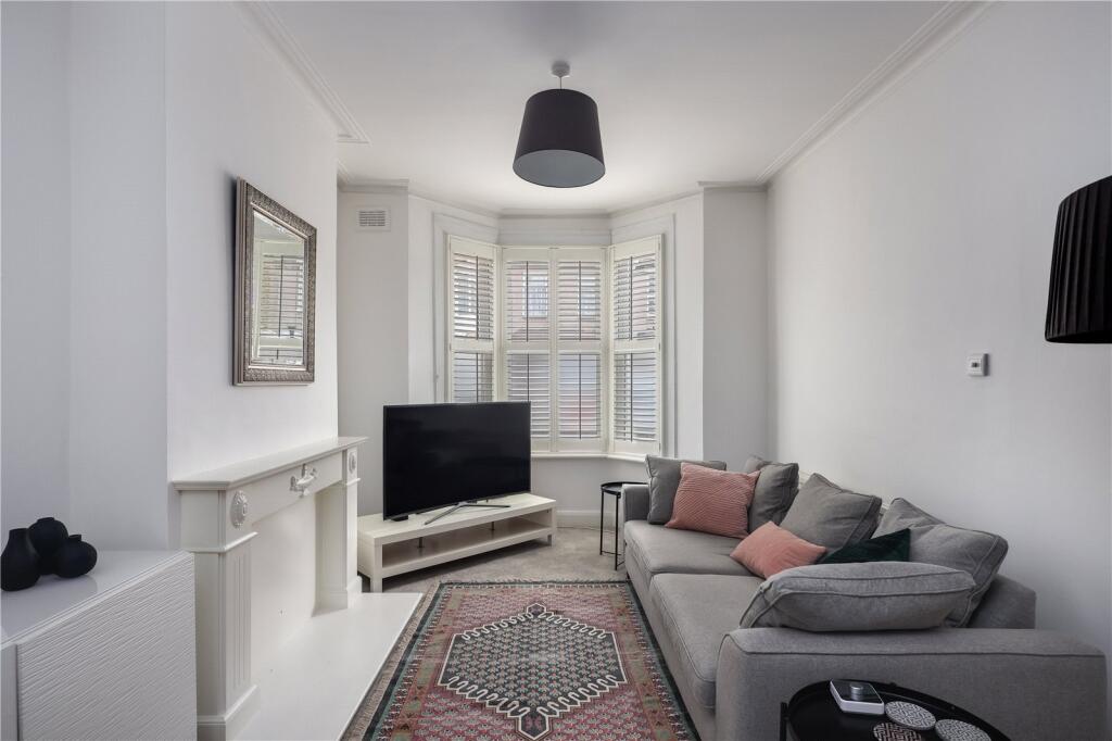 3 bed Mid Terraced House for rent in West Ham. From Keatons - Stratford 3 bed Mid Terraced House for rent in West Ham. From Keatons - Stratford
