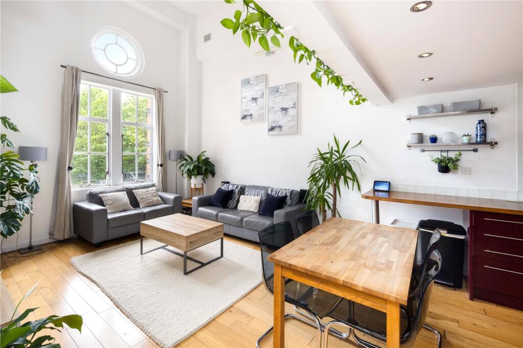 2 bed 1st Floor Flat for rent in Wanstead. From Keatons - Stratford
