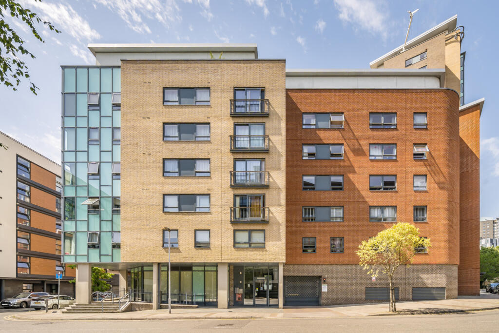 2 bed 1st Floor Flat for rent in London. From Keatons - Stratford