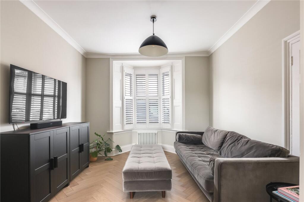 3 bed Mid Terraced House for rent in London. From Keatons - Stratford