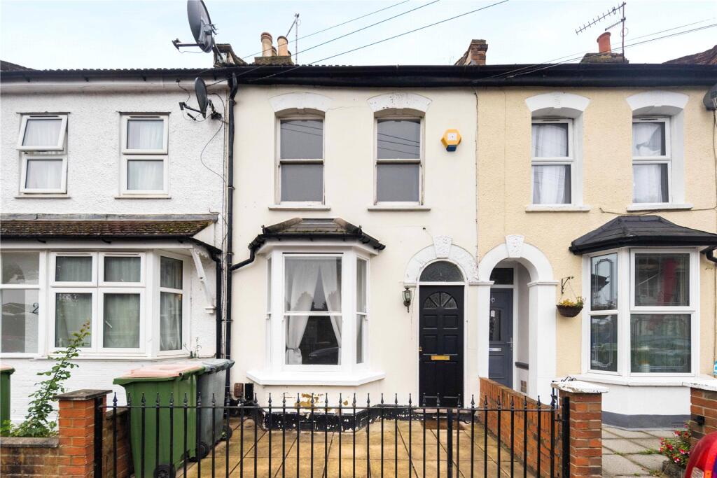 2 bed Mid Terraced House for rent in London. From Keatons - Stratford