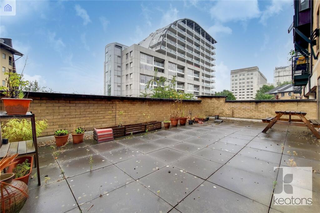 2 bed 1st Floor Flat for rent in Woolwich. From Keatons - Stratford