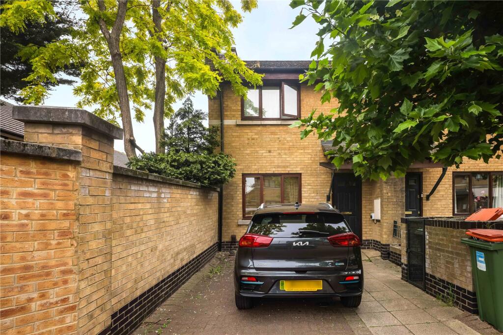 3 bed Detached for rent in Poplar. From Keatons - Stratford 3 bed Detached for rent in Poplar. From Keatons - Stratford
