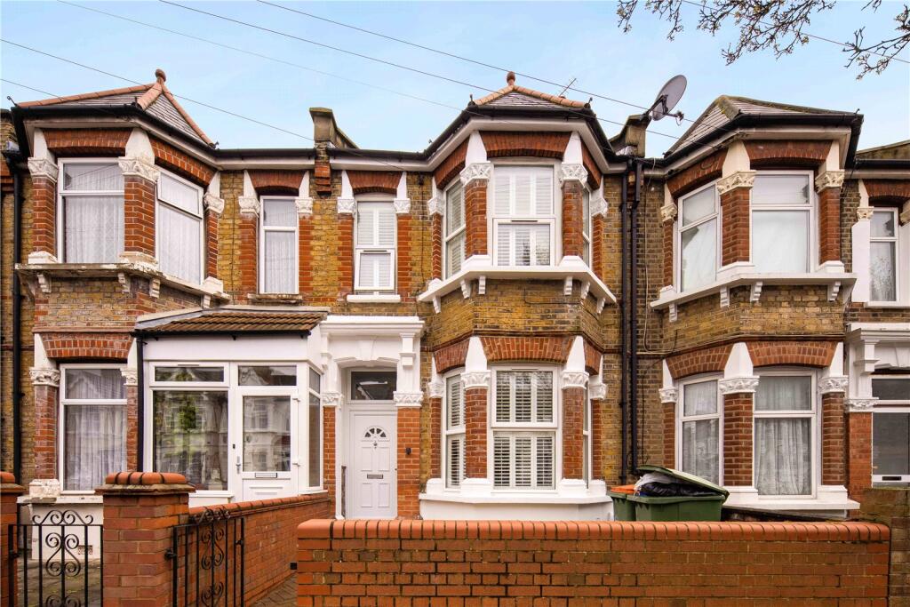 4 bed Mid Terraced House for rent in West Ham. From Keatons - Stratford 4 bed Mid Terraced House for rent in West Ham. From Keatons - Stratford