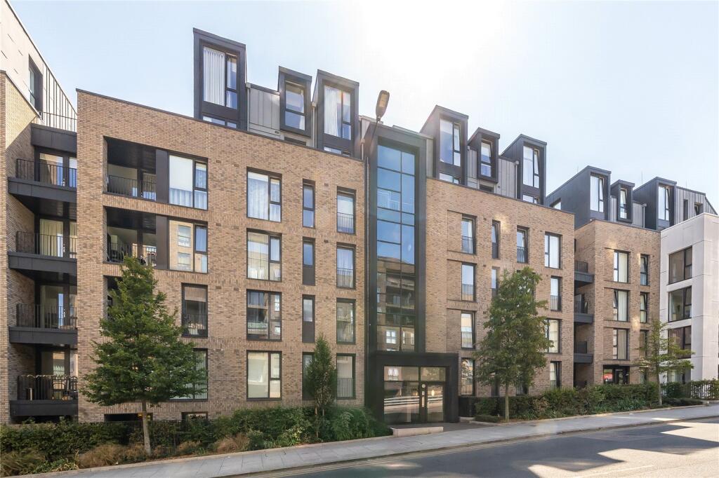 3 bed 1st Floor Flat for rent in Stratford. From Keatons - Stratford