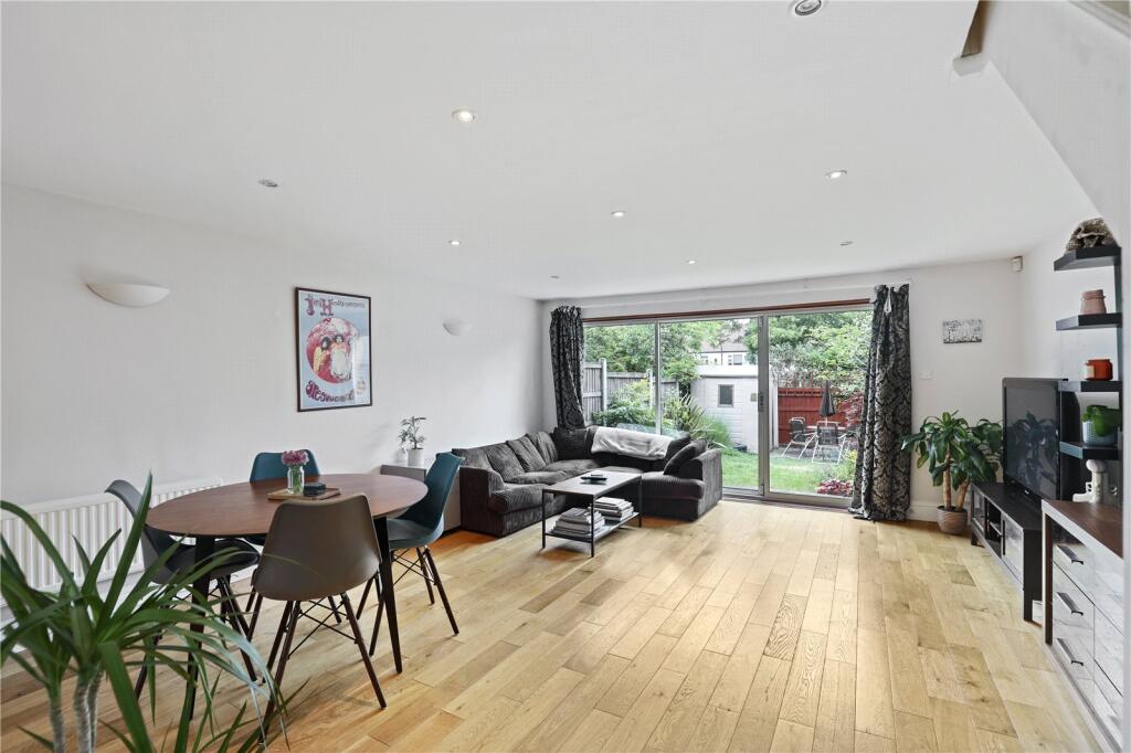 3 bed Mid Terraced House for rent in London. From Keatons - Stratford 3 bed Mid Terraced House for rent in London. From Keatons - Stratford