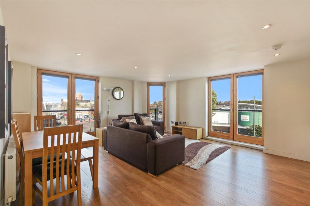 2 bed 1st Floor Flat for rent in London. From Keatons - Stratford