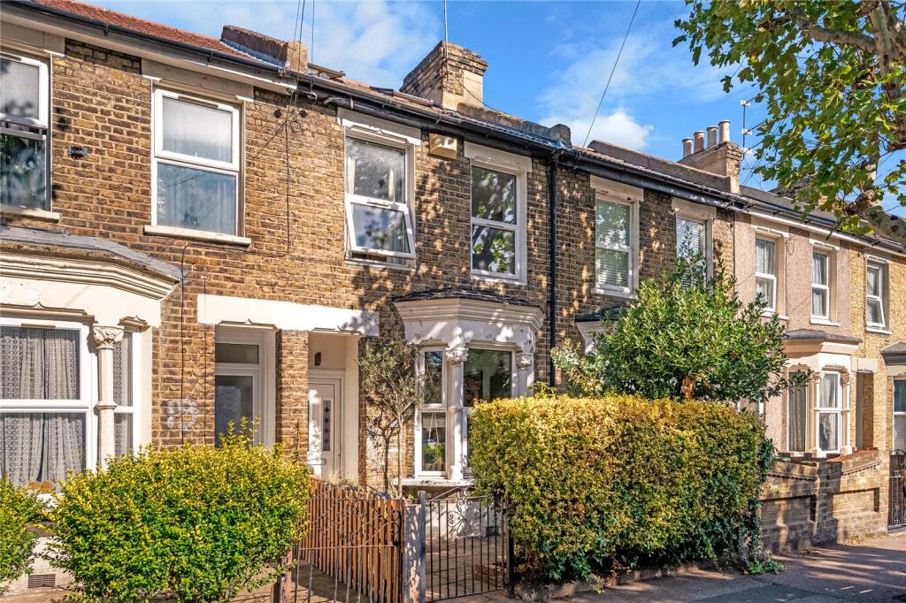 3 bed Mid Terraced House for rent in West Ham. From Keatons - Stratford 3 bed Mid Terraced House for rent in West Ham. From Keatons - Stratford