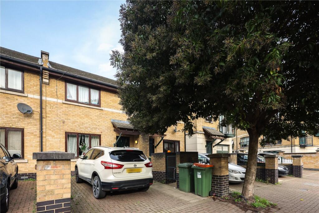 3 bed Mid Terraced House for rent in London. From Keatons - Stratford 3 bed Mid Terraced House for rent in London. From Keatons - Stratford