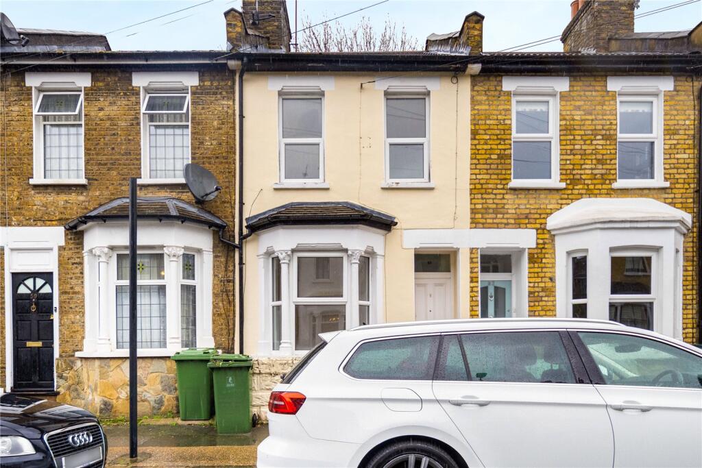 2 bed Mid Terraced House for rent in Stratford. From Keatons - Stratford