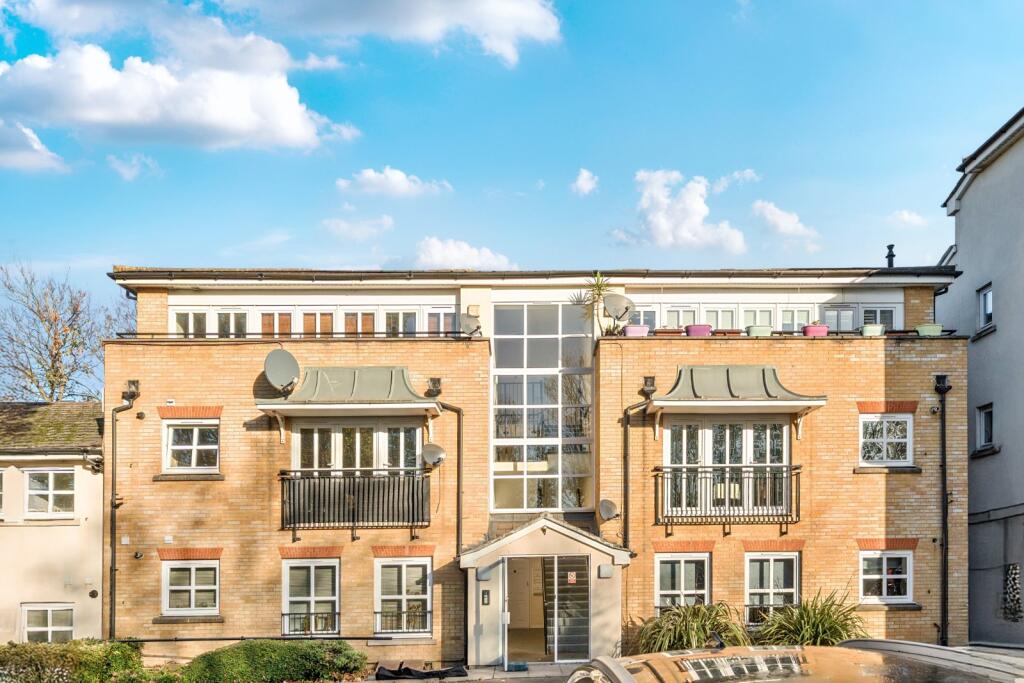 2 bed 1st Floor Flat for rent in London. From Kinleigh Folkard & Hayward - Sales - Lee 2 bed 1st Floor Flat for rent in London. From Kinleigh Folkard & Hayward - Sales - Lee