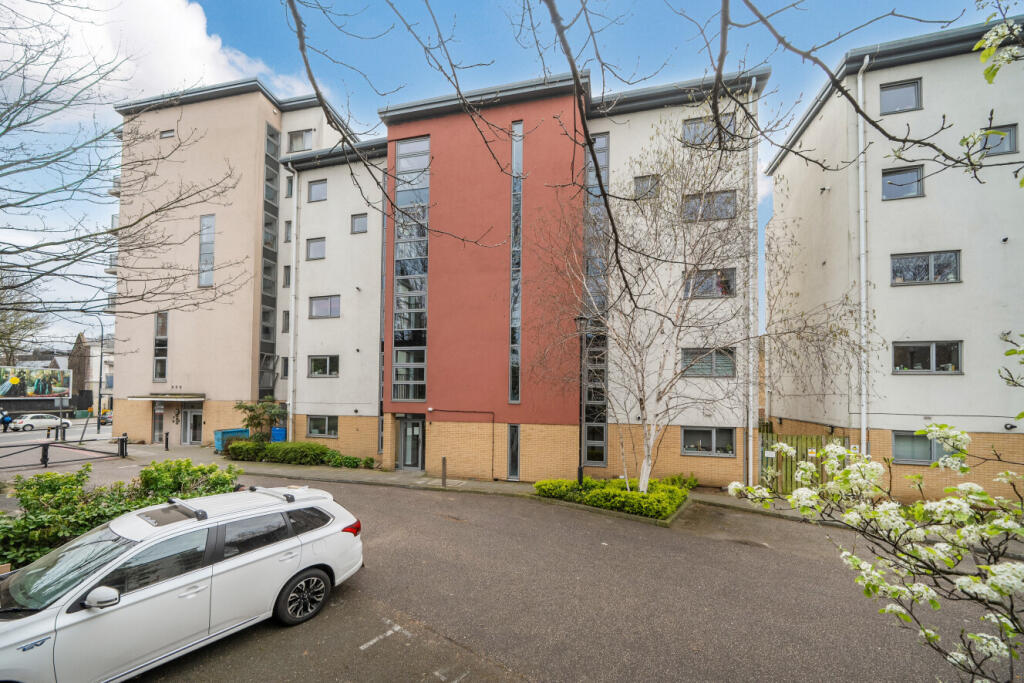 2 bed 1st Floor Flat for rent in London. From Kinleigh Folkard & Hayward - Sales - Lee